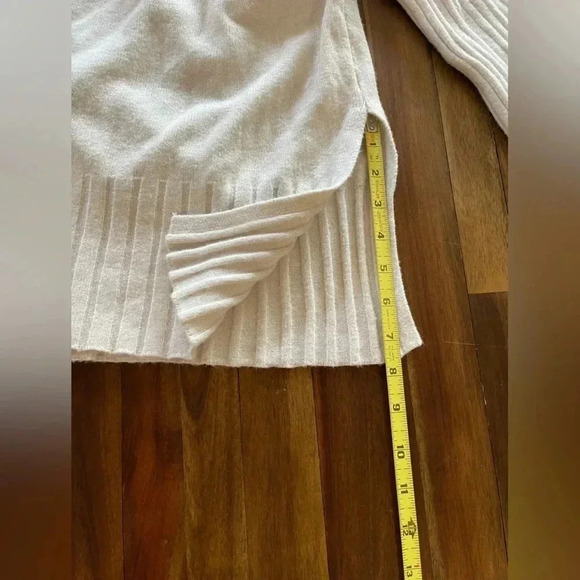 RAYA cream turtleneck sweater with split sides - Picture 9 of 9